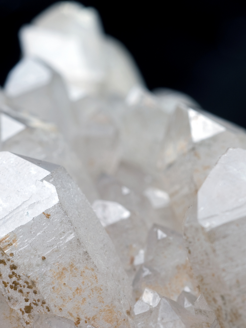 La magie du cristal de quartz naturel dans les créations de bijoux