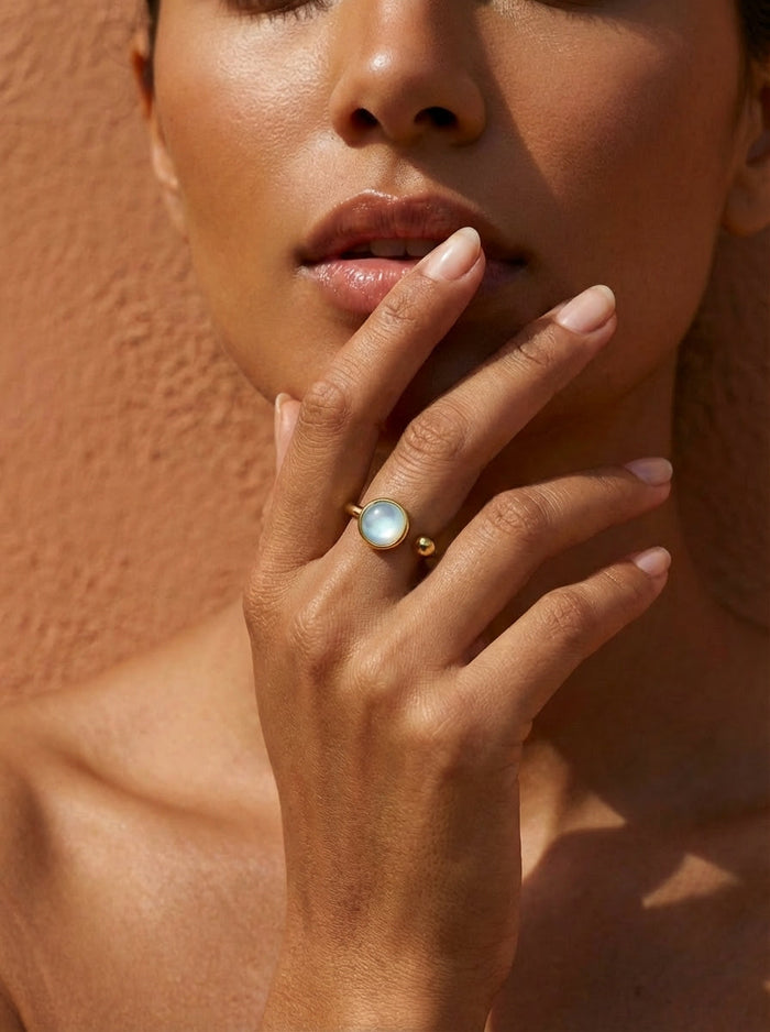 Bague Lumina | Nacre Naturelle & Acier Doré 24K – Univers Aquatique
