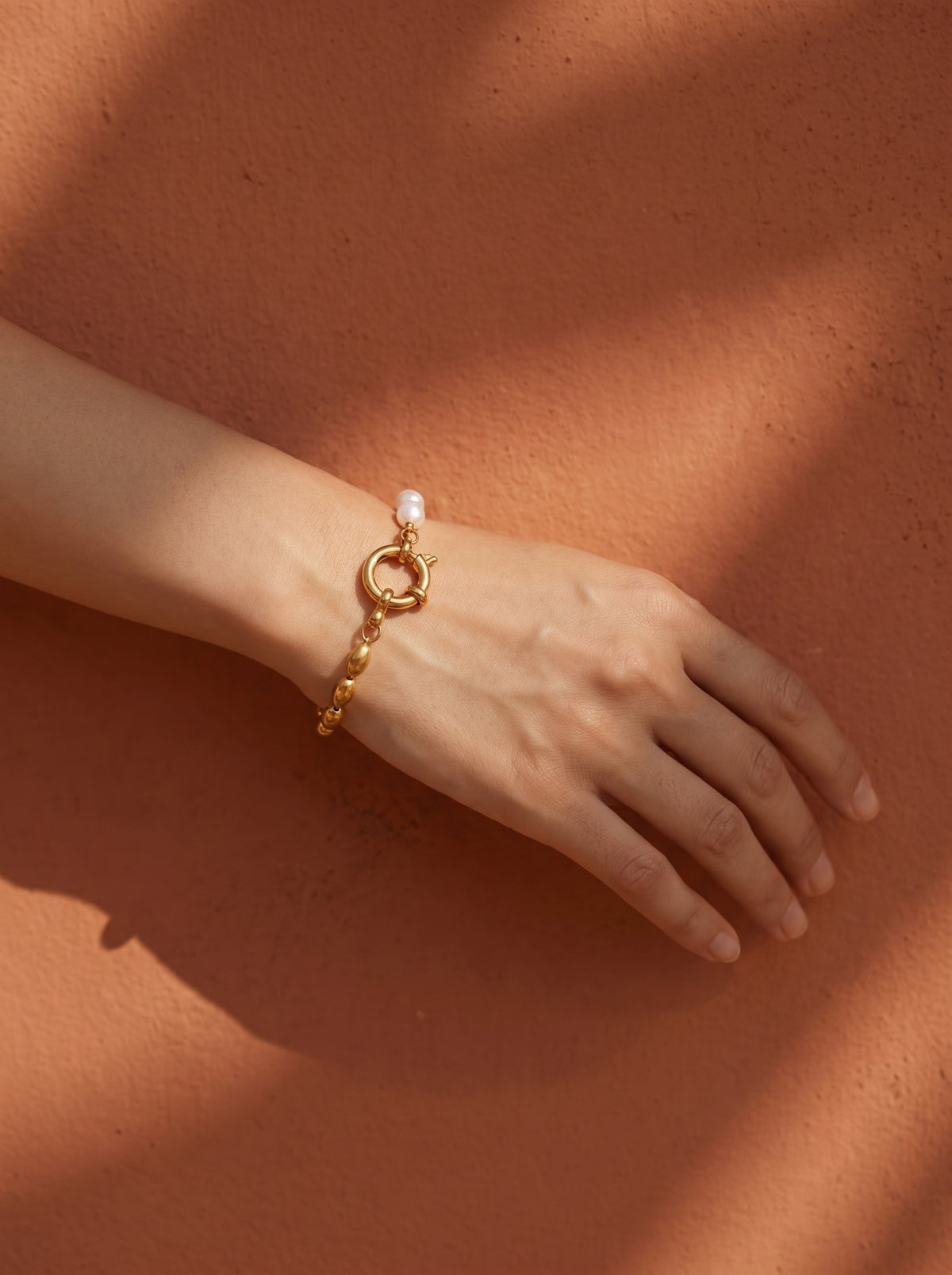 Bracelet Boulogne | Duo Perles d'Eau Douce & Chaîne Dorée – Univers Parisienne Chic