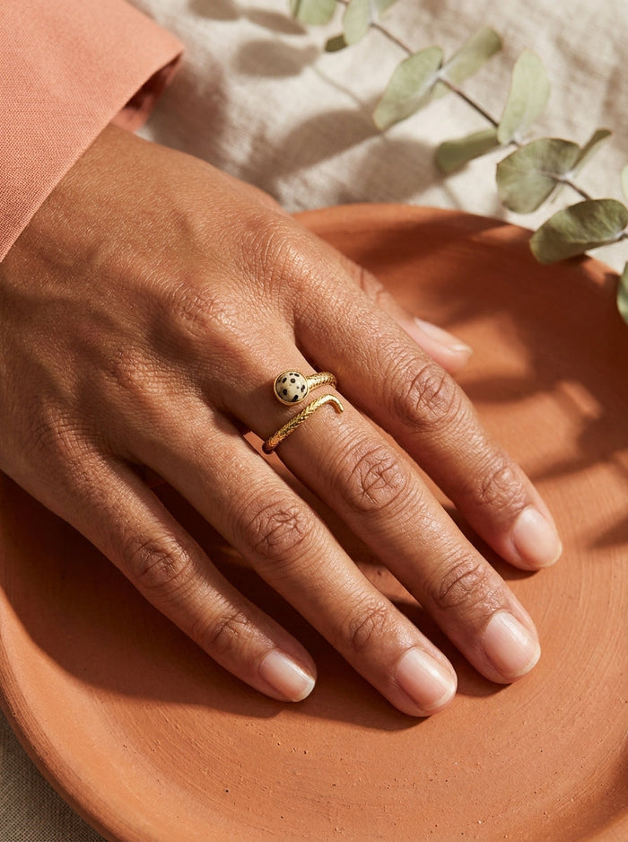 Bague OPHÉA — Serpent & Jaspe Dalmatien Or 24k | Univers Terre