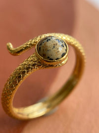 Bague OPHÉA — Serpent & Jaspe Dalmatien Or 24k | Univers Terre