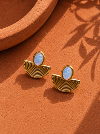 Boucles d'Oreilles Mahina | Pierre d'Opale & Demi-Lune Dorée – Univers Solaire