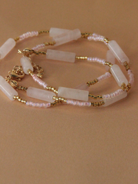 Collier Roxie perles de rocaille quartz rose