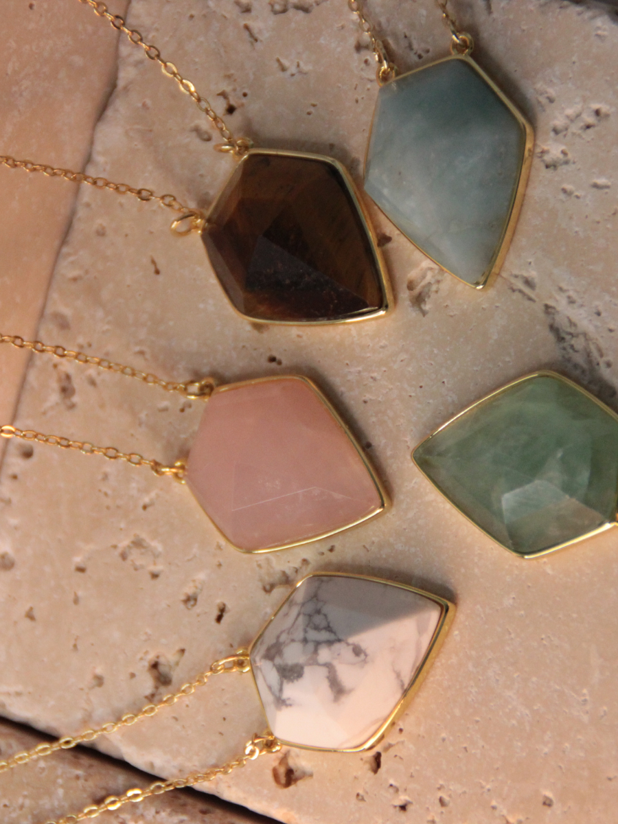 Colliers Petra en pierre semi precieuse