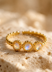 Bague CÉLESTE — Trio d’Opales & Or 24k | Parisienne Chic