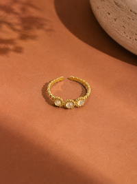 Bague CÉLESTE — Trio d’Opales & Or 24k | Parisienne Chic