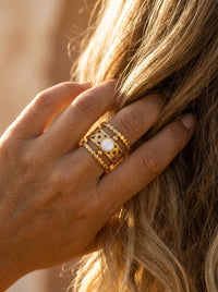 Bague CALISTA — Nacre & Or 24k | Univers Solaire