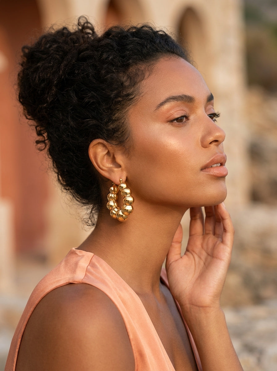 Boucles d'oreilles Créoles Billes HÉLIA — Or 24k | Univers Solaire