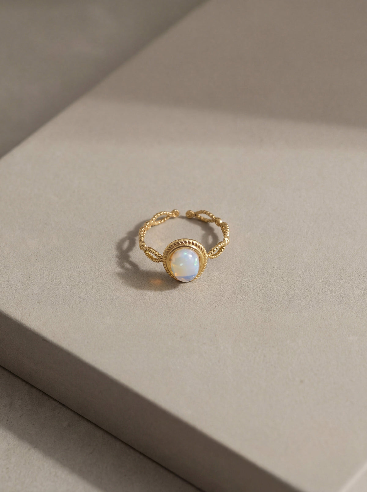 Bague Saint Germain | Pierre Naturelle Torsadée Plaquée Or – Univers Parisienne Chic