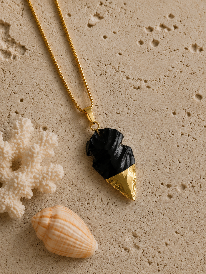 Collier ARAWAK | Pendentif Flèche Obsidienne Brute & Pointe Or 24k – Univers Terre
