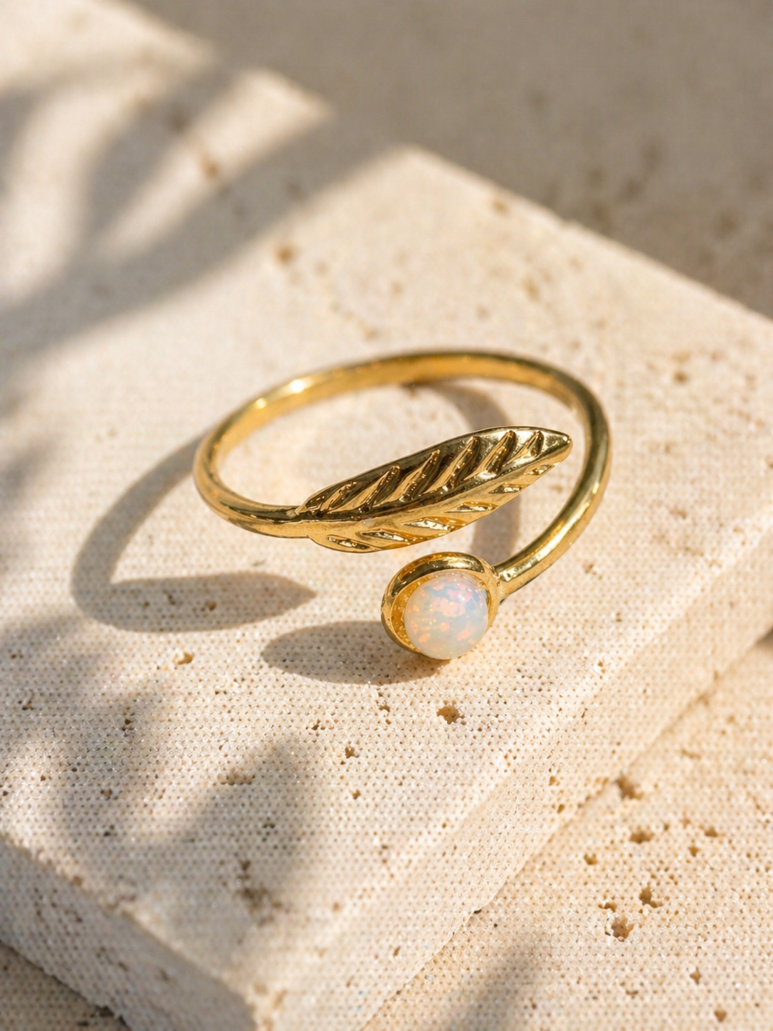 Bague Nature | Feuille Dorée & Pierre Opale – Univers Végétale