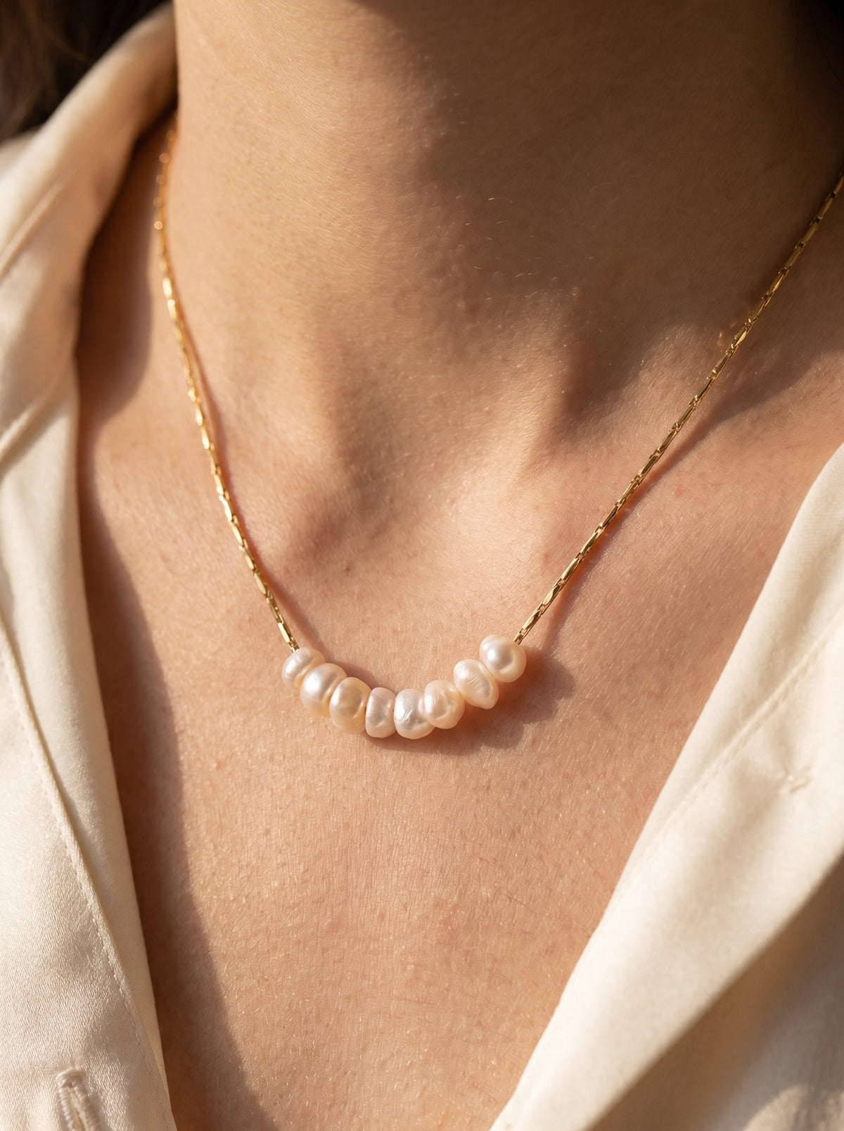 Collier Versailles | Perles Baroques & Chaîne Serpent Dorée – Univers Parisienne Chic