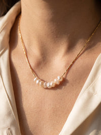 Collier Versailles | Perles Baroques & Chaîne Serpent Dorée – Univers Parisienne Chic