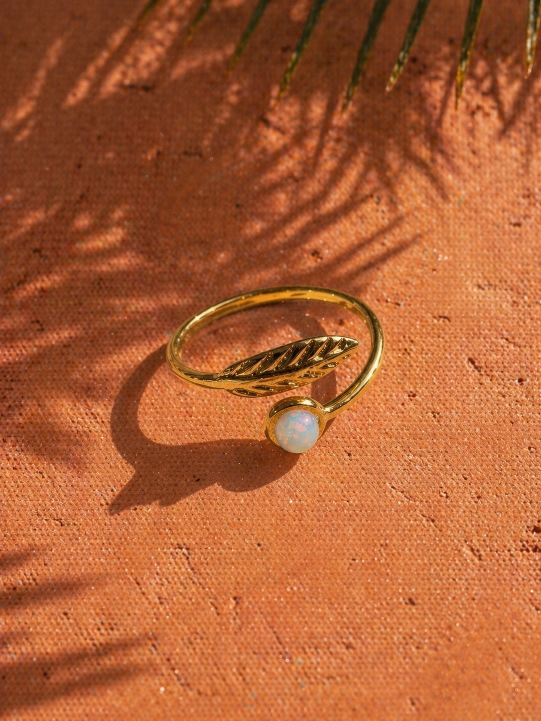 Bague Nature | Feuille Dorée & Pierre Opale – Univers Végétale