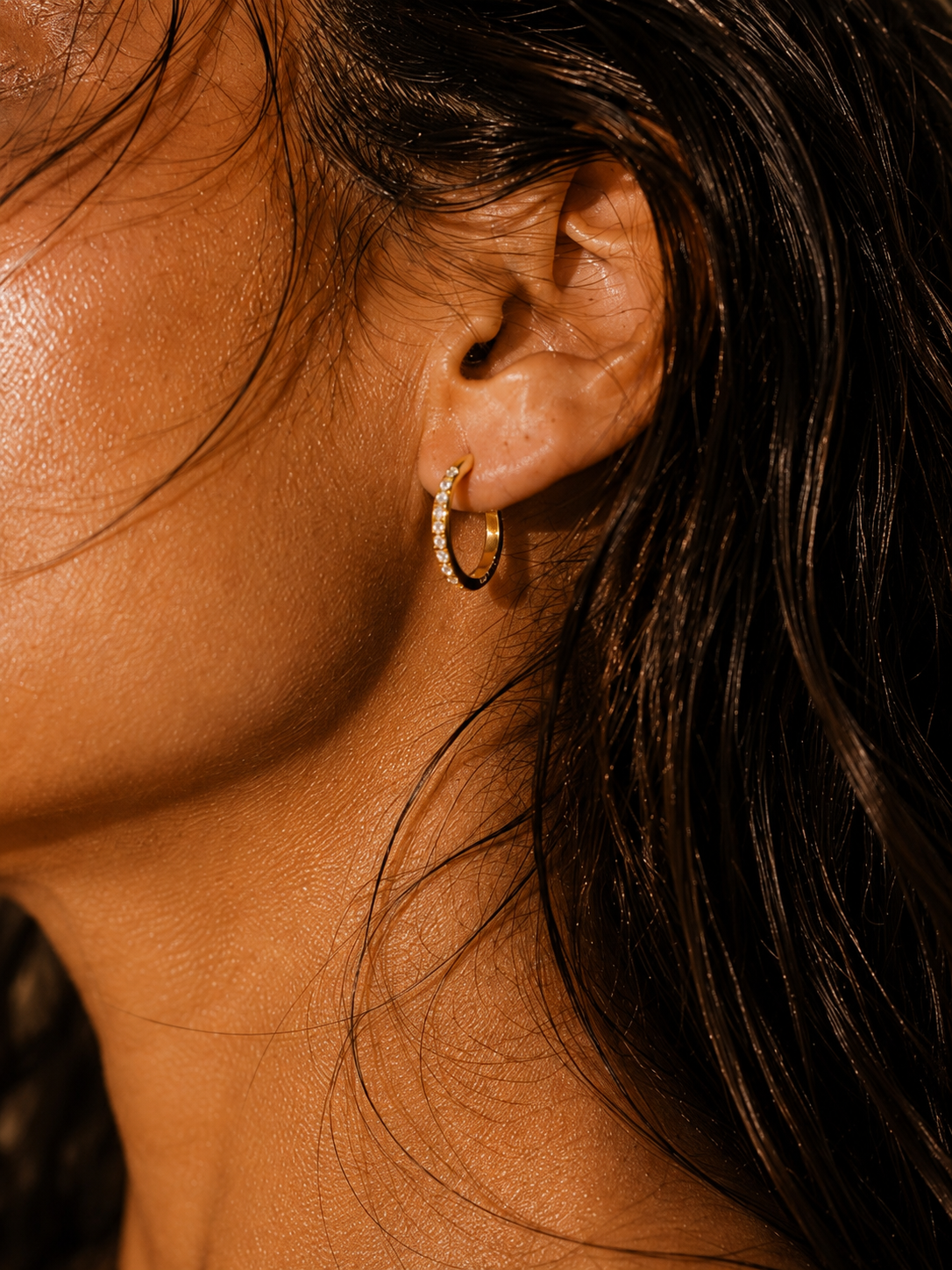 Boucles d’Oreilles CONCORDE | Mini Créoles Pavées Zircon Or 18k – Univers Parisienne Chic