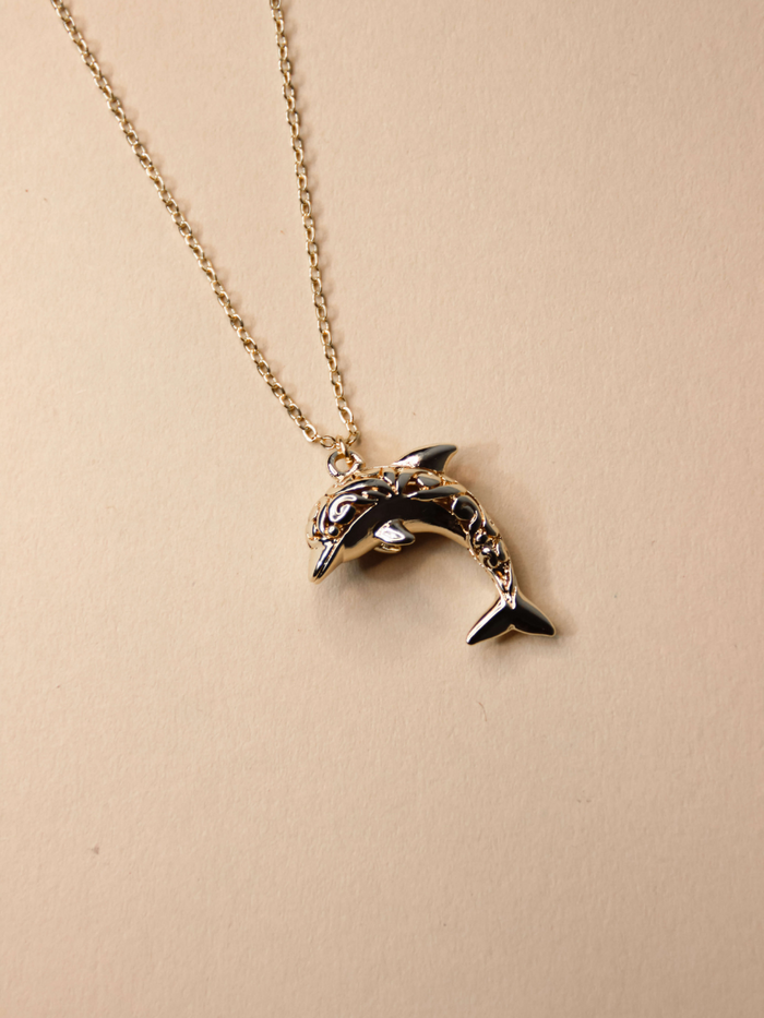 collier pendentif dauphin