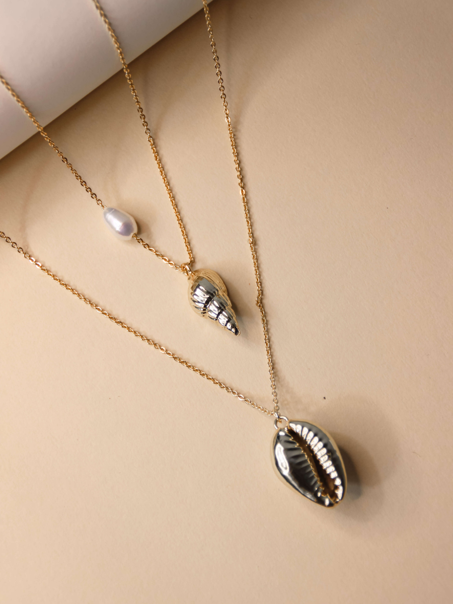 colliers boheme coquillages pendentifs perles d'eau douce